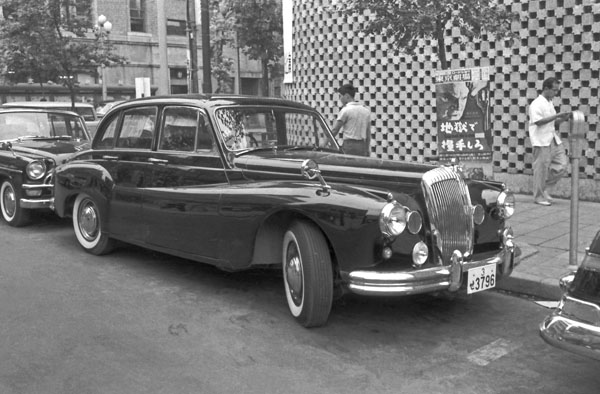 55-1e (031-15) 1955-59 Daimler One-O-Four Saloon (S6 OHV 3968cc).JPG